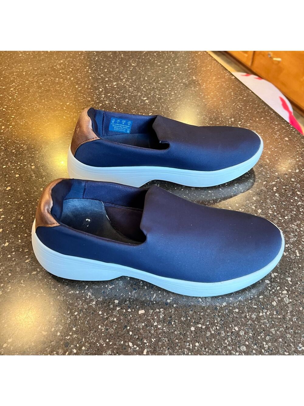 BZees womens slip on shoes navy size 8 Boat Shoes Flat